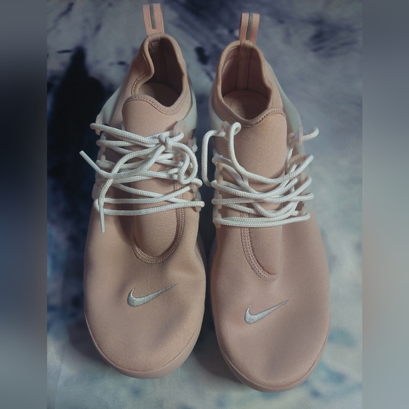 Nike Presto Pink & White - Picture 3 of 10